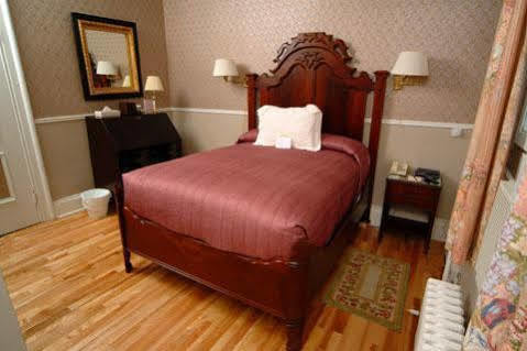 Halifax Waverley Inn Экстерьер фото