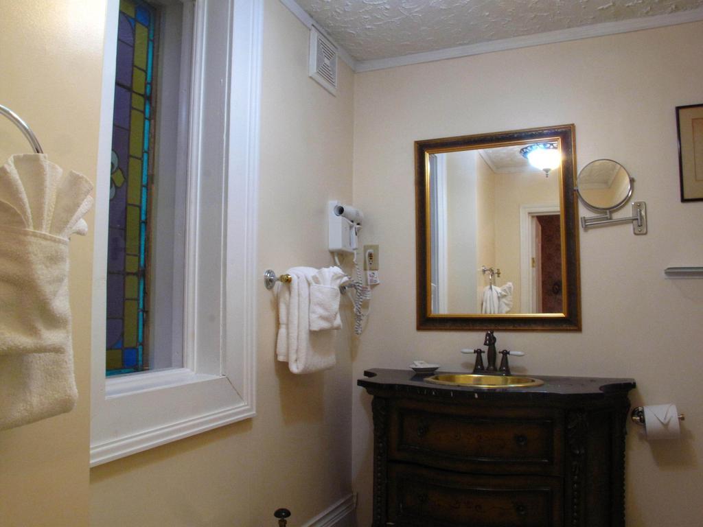 Halifax Waverley Inn Экстерьер фото