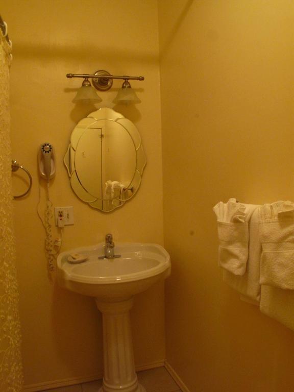 Halifax Waverley Inn Экстерьер фото